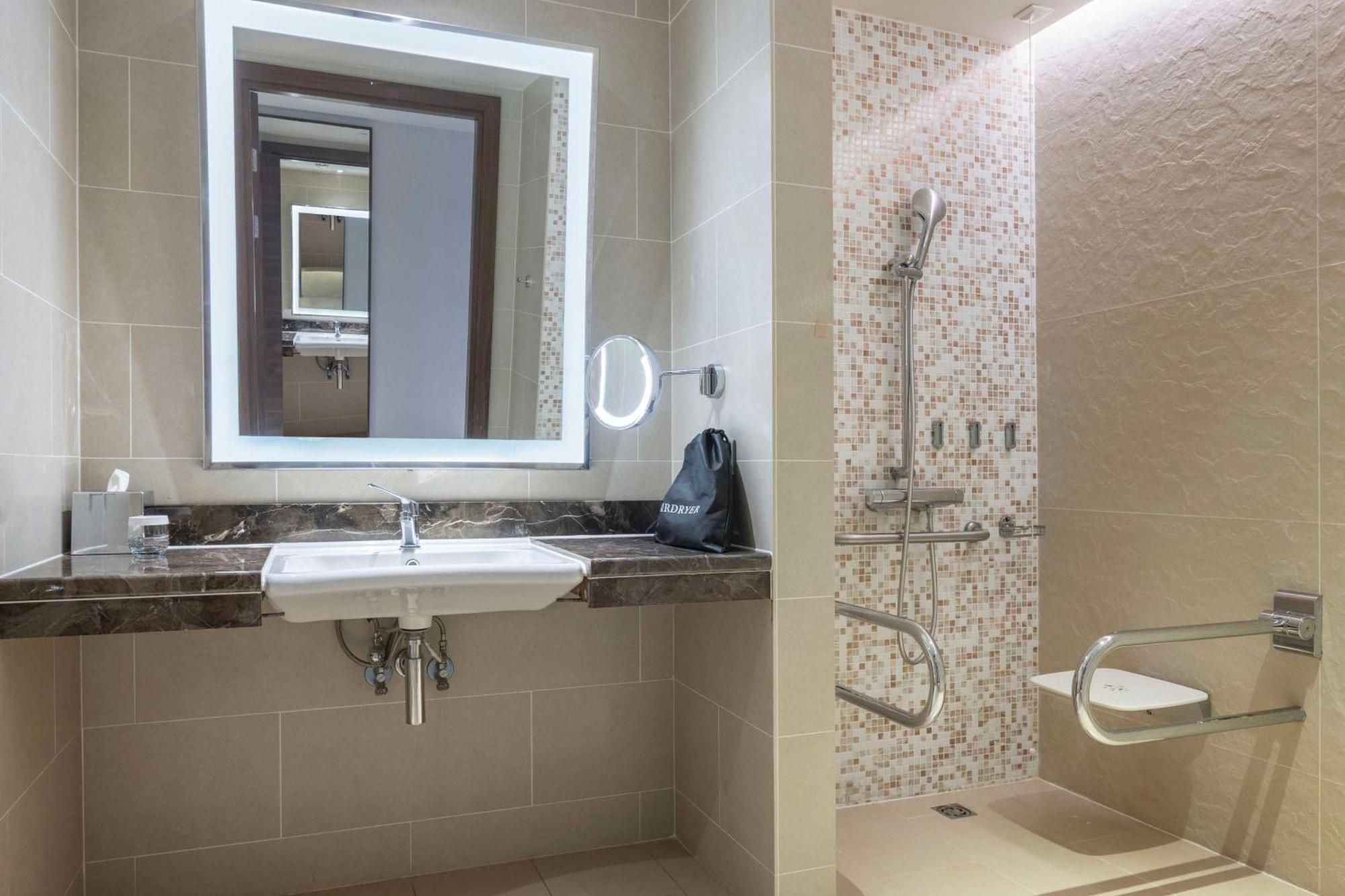 King Guest Room Disability Access